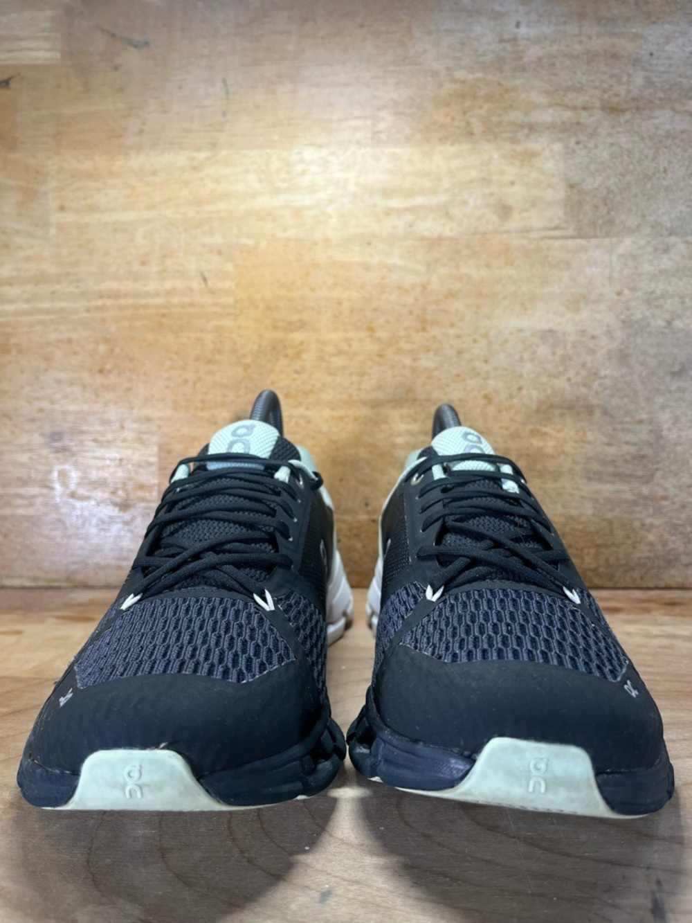 On CloudFlyer REFLECTIVE CUSHIONED Womens Size 8.5 Running Shoes Sneakers Black - Picture 2 of 12